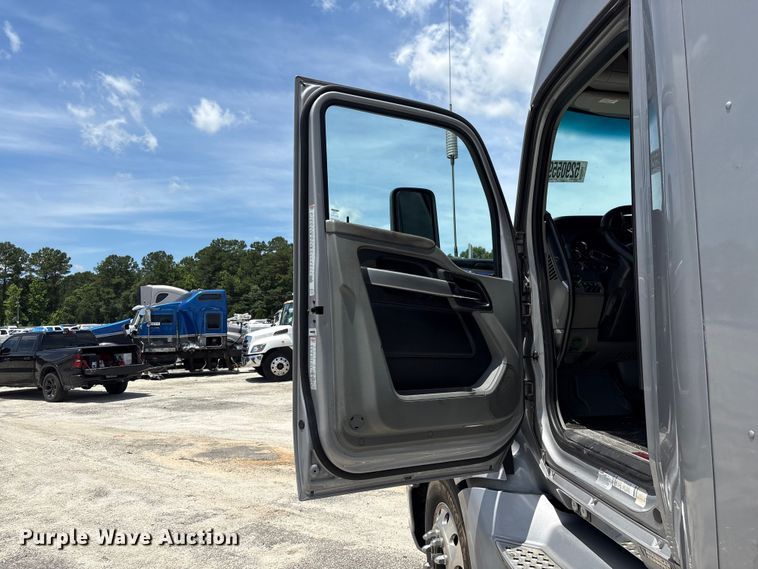 image for item YA3500 2020 Kenworth T680 semi truck