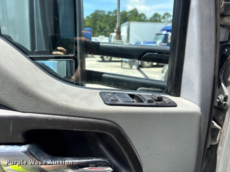 image for item YA3500 2020 Kenworth T680 semi truck