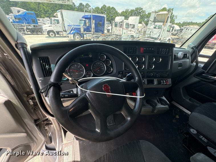 image for item YA3500 2020 Kenworth T680 semi truck