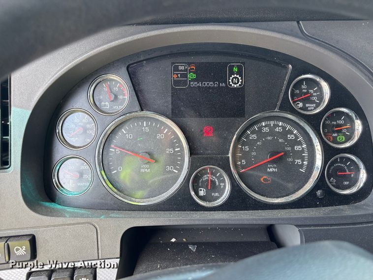 image for item YA3500 2020 Kenworth T680 semi truck