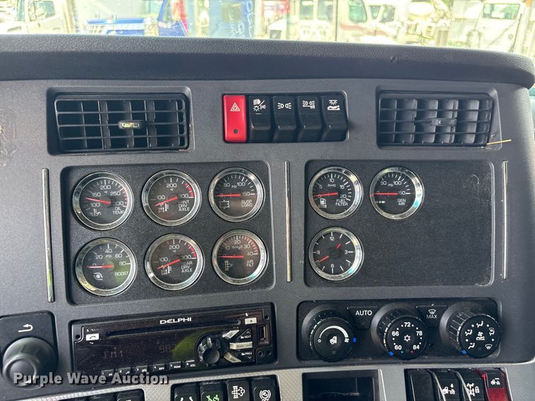 image for item YA3500 2020 Kenworth T680 semi truck