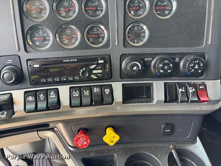 image for item YA3500 2020 Kenworth T680 semi truck