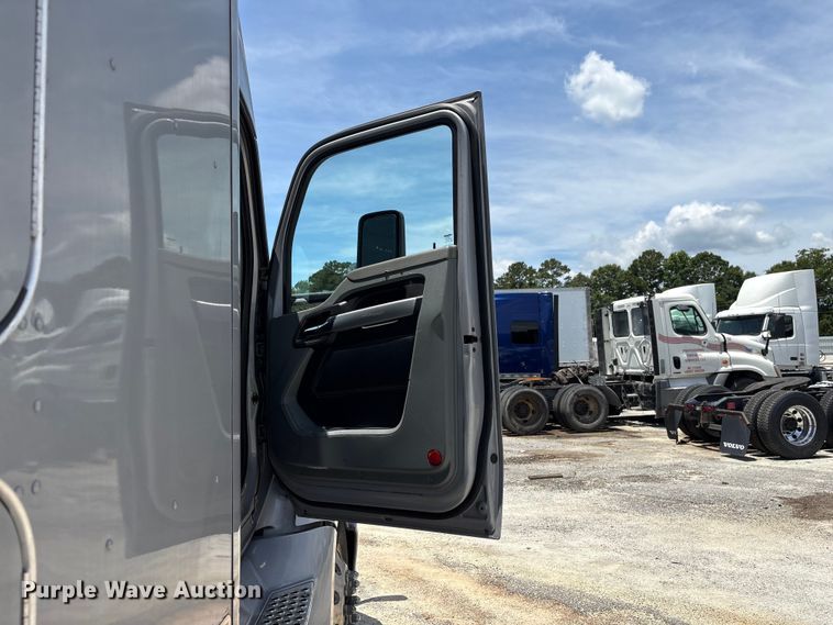 image for item YA3500 2020 Kenworth T680 semi truck