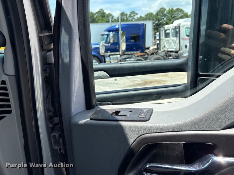 image for item YA3500 2020 Kenworth T680 semi truck