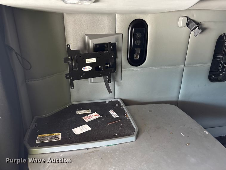 image for item YA3500 2020 Kenworth T680 semi truck