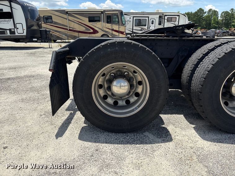 image for item YA3500 2020 Kenworth T680 semi truck