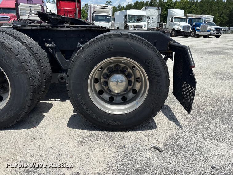 image for item YA3500 2020 Kenworth T680 semi truck