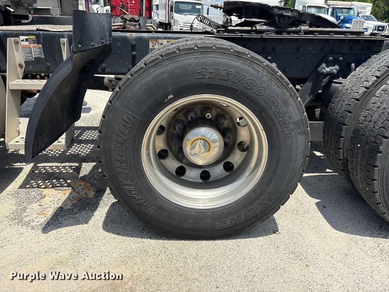 image for item YA3500 2020 Kenworth T680 semi truck