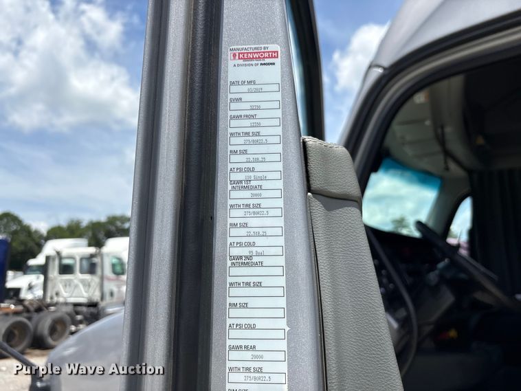 image for item YA3500 2020 Kenworth T680 semi truck