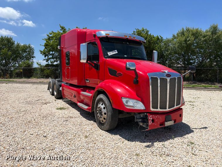 image for item YA3555 2019 Peterbilt 579 semi truck