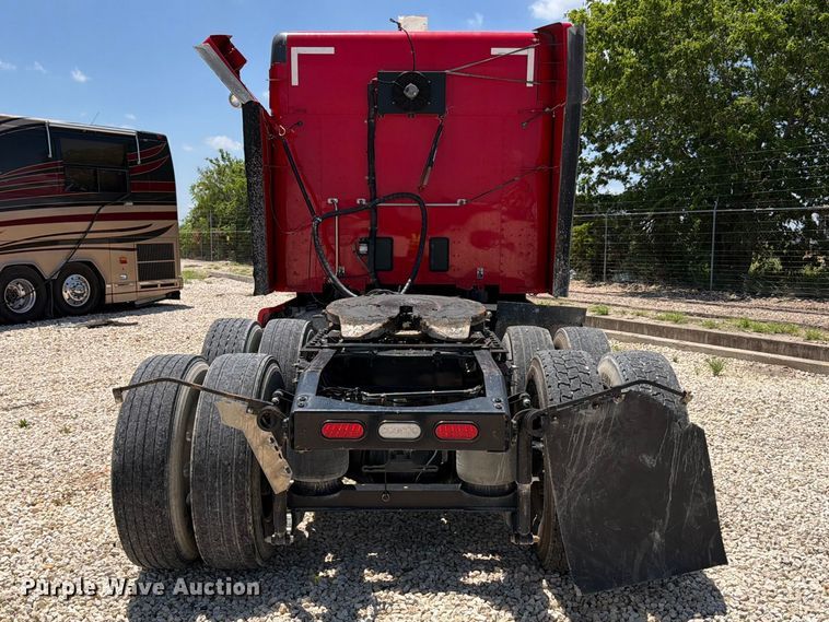 image for item YA3555 2019 Peterbilt 579 semi truck