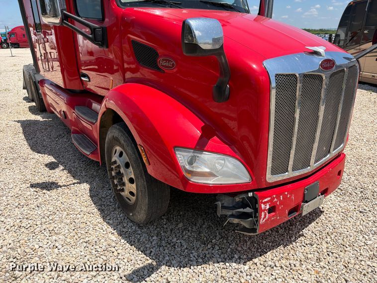 image for item YA3555 2019 Peterbilt 579 semi truck