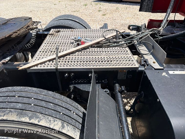 image for item YA3555 2019 Peterbilt 579 semi truck
