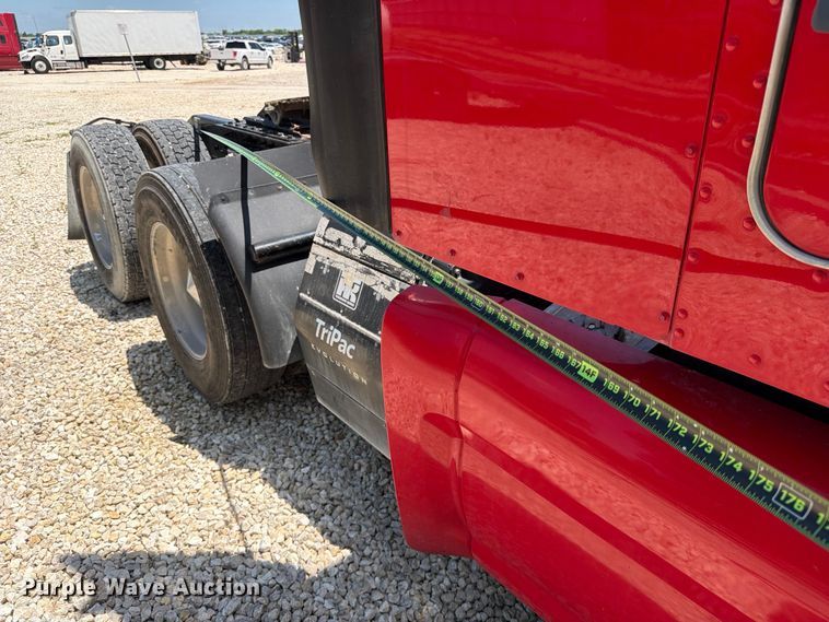 image for item YA3555 2019 Peterbilt 579 semi truck