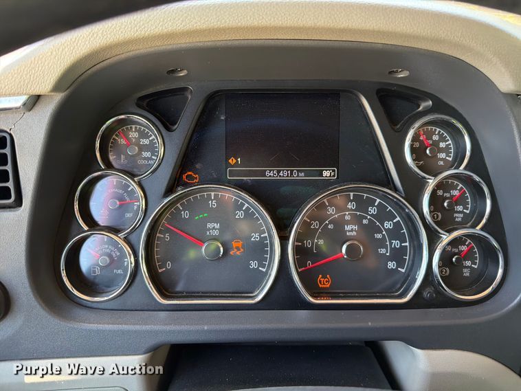 image for item YA3555 2019 Peterbilt 579 semi truck