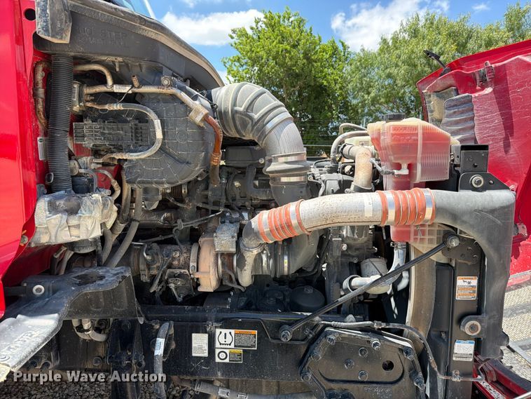 image for item YA3555 2019 Peterbilt 579 semi truck