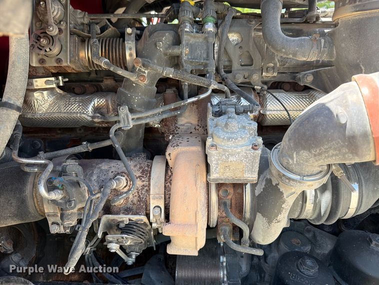 image for item YA3555 2019 Peterbilt 579 semi truck
