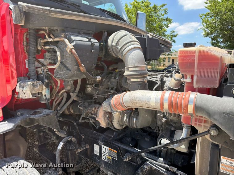 image for item YA3555 2019 Peterbilt 579 semi truck