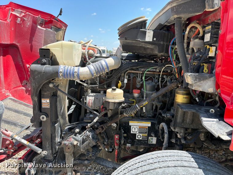 image for item YA3555 2019 Peterbilt 579 semi truck
