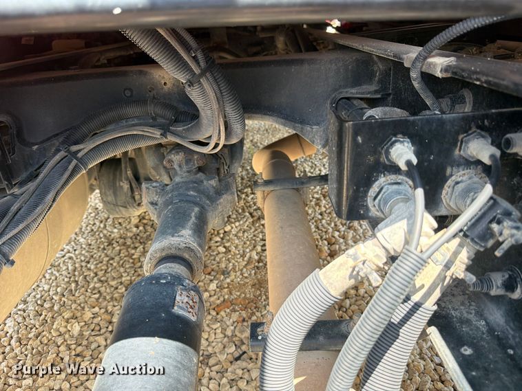 image for item YA3555 2019 Peterbilt 579 semi truck