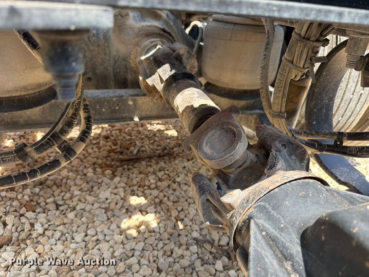 image for item YA3555 2019 Peterbilt 579 semi truck