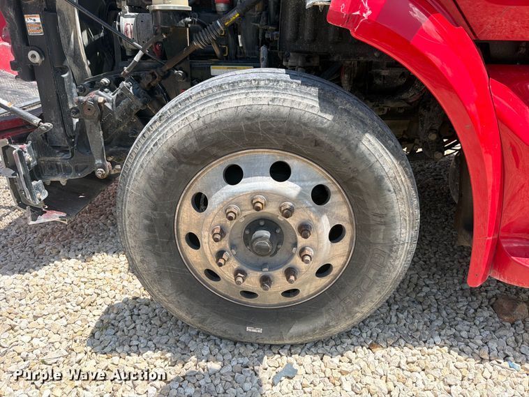 image for item YA3555 2019 Peterbilt 579 semi truck
