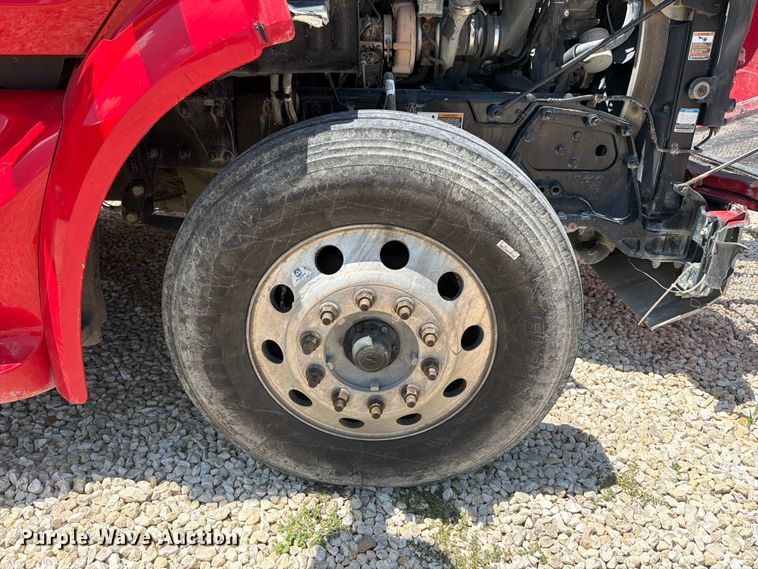 image for item YA3555 2019 Peterbilt 579 semi truck
