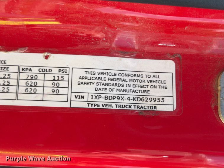 image for item YA3555 2019 Peterbilt 579 semi truck
