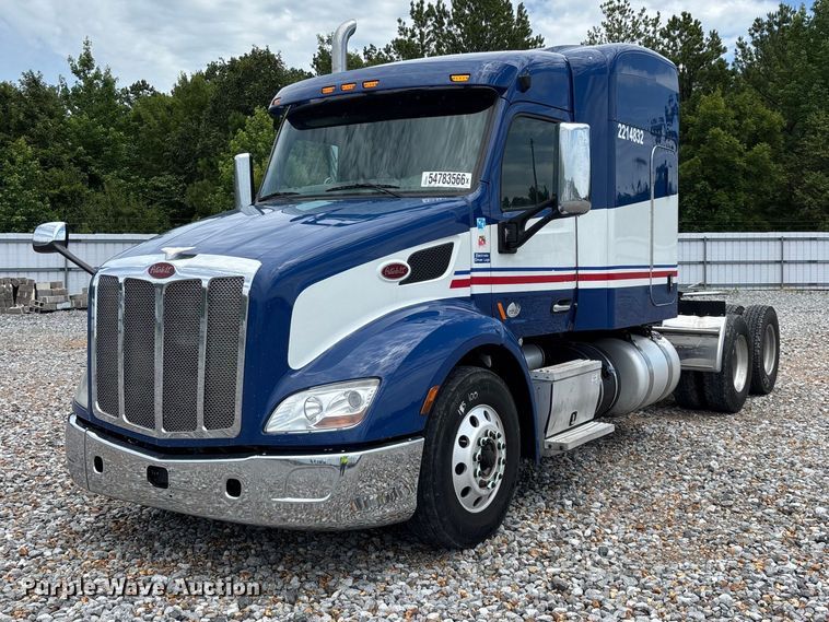 2017 Peterbilt Paccar semi truck