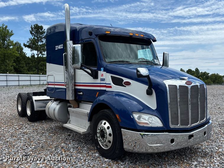 image for item YA3654 2017 Peterbilt Paccar semi truck