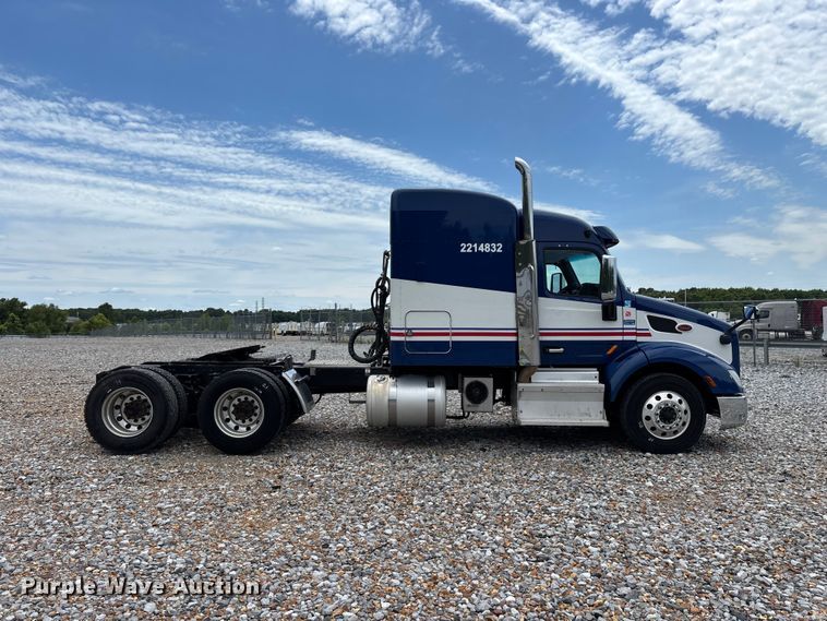 image for item YA3654 2017 Peterbilt Paccar semi truck