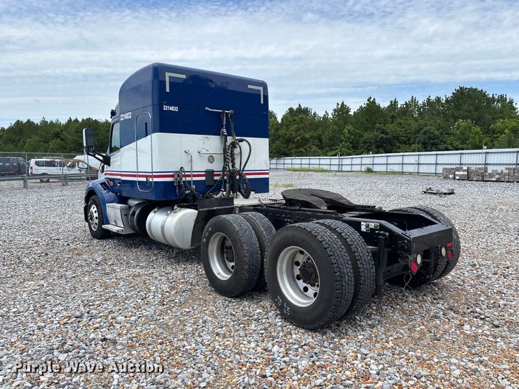 image for item YA3654 2017 Peterbilt Paccar semi truck