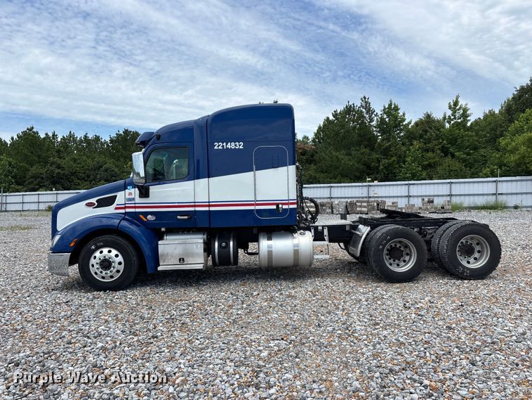 image for item YA3654 2017 Peterbilt Paccar semi truck