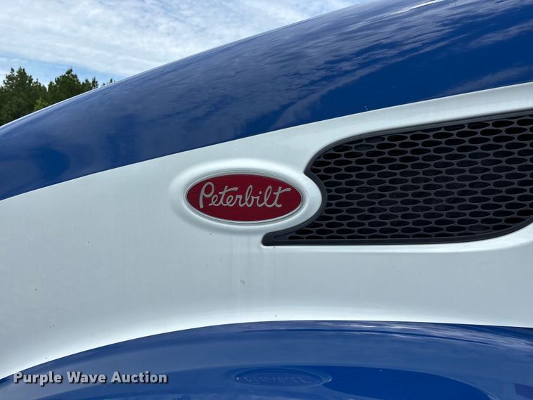 image for item YA3654 2017 Peterbilt Paccar semi truck