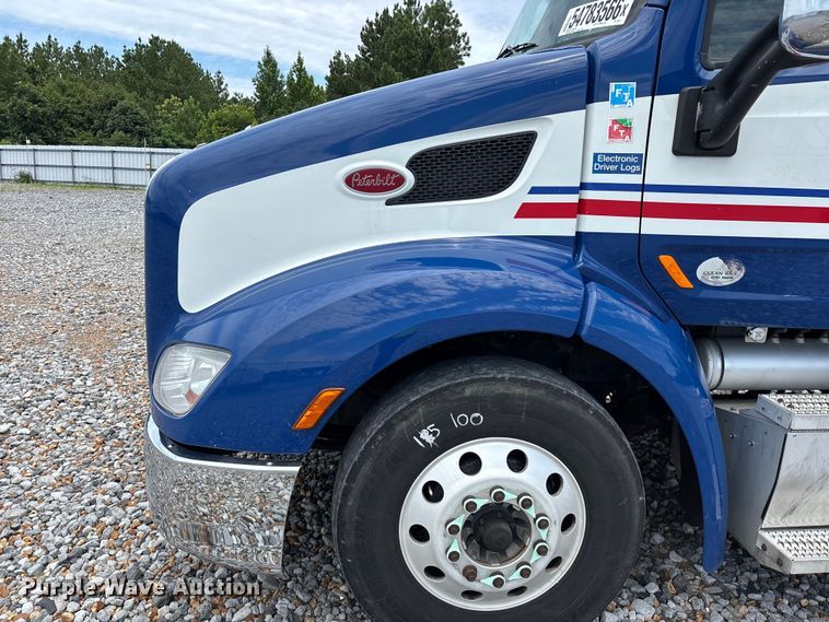 image for item YA3654 2017 Peterbilt Paccar semi truck