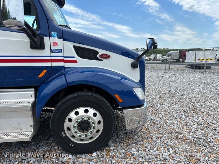 image for item YA3654 2017 Peterbilt Paccar semi truck