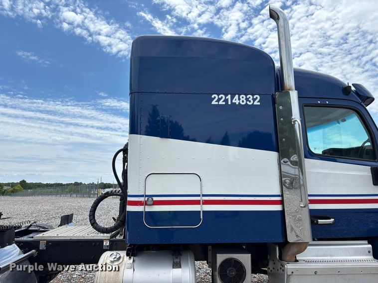 image for item YA3654 2017 Peterbilt Paccar semi truck