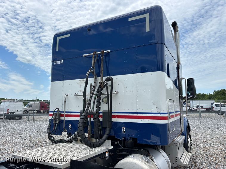 image for item YA3654 2017 Peterbilt Paccar semi truck