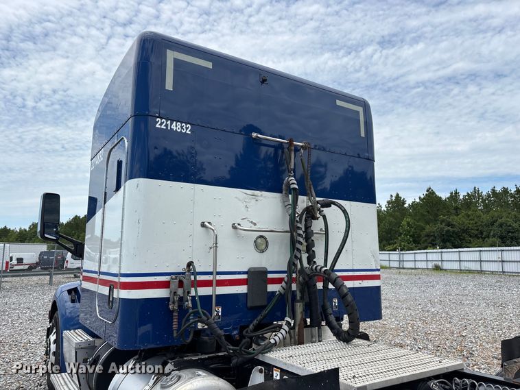 image for item YA3654 2017 Peterbilt Paccar semi truck