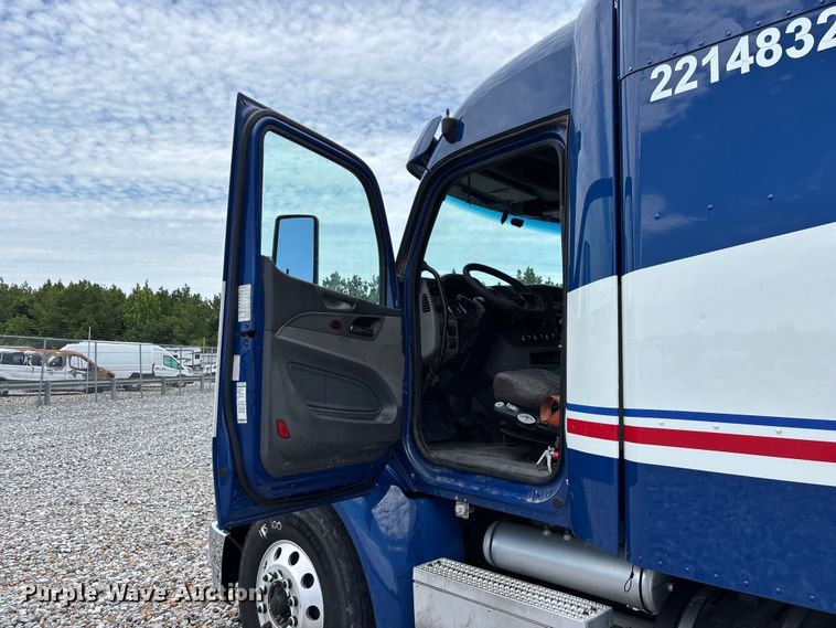 image for item YA3654 2017 Peterbilt Paccar semi truck
