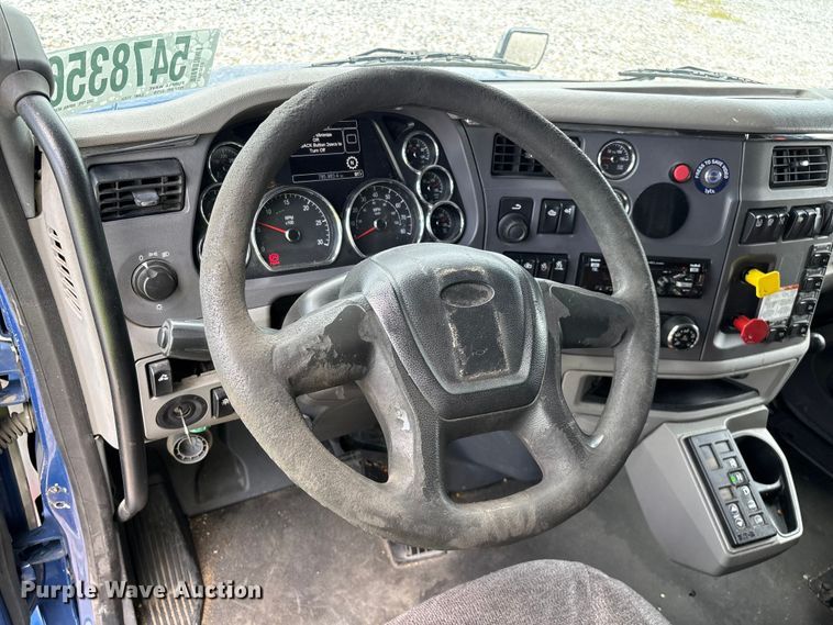 image for item YA3654 2017 Peterbilt Paccar semi truck