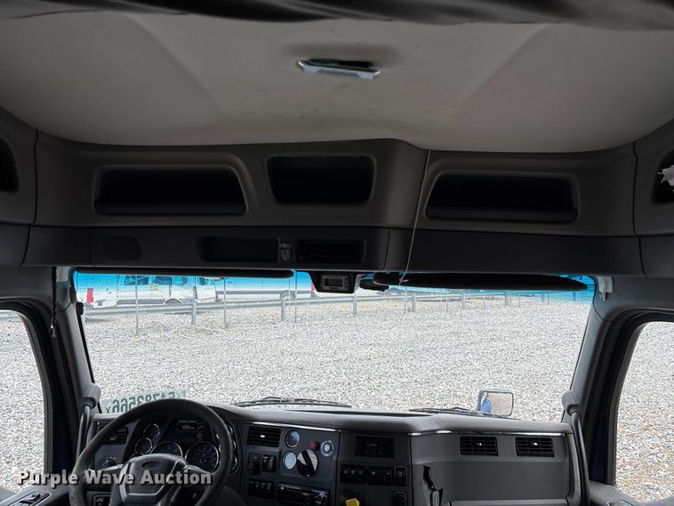 image for item YA3654 2017 Peterbilt Paccar semi truck