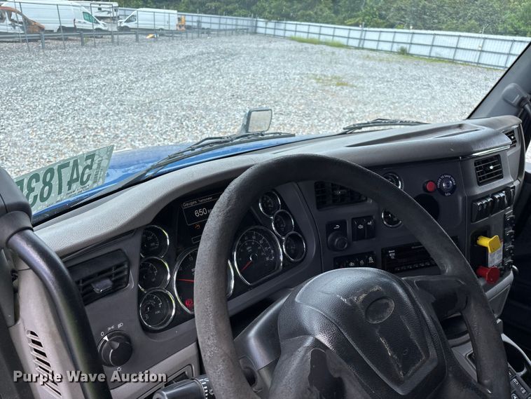 image for item YA3654 2017 Peterbilt Paccar semi truck