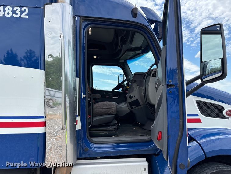 image for item YA3654 2017 Peterbilt Paccar semi truck