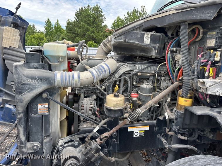 image for item YA3654 2017 Peterbilt Paccar semi truck