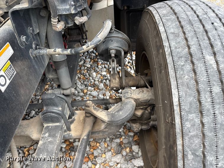 image for item YA3654 2017 Peterbilt Paccar semi truck