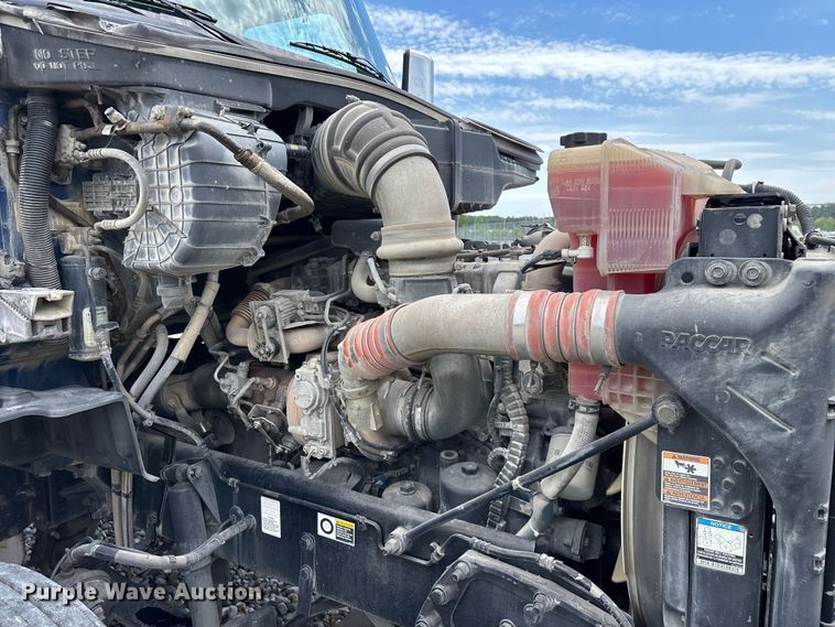 image for item YA3654 2017 Peterbilt Paccar semi truck