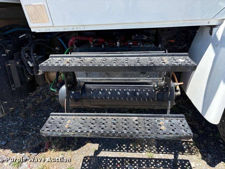 image for item YA3663 2018 International 4300 box truck