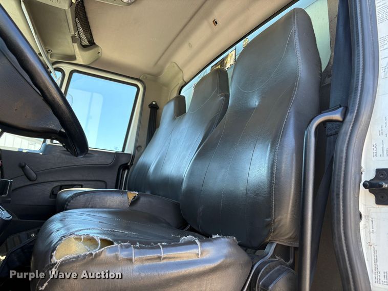 image for item YA3663 2018 International 4300 box truck