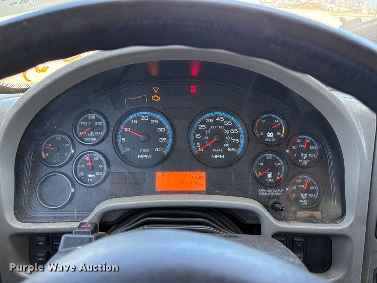 image for item YA3663 2018 International 4300 box truck